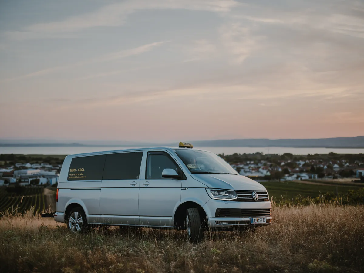 Großraumtaxi VW T6 Caravelle VW T6 Caravelle von Taxi Kegl in den Weingärten